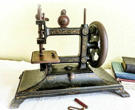 vintage sewing machines: Antique French Sewing Machine, Hand Crank