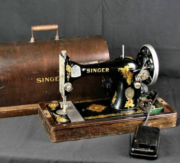 vintage sewing machines: Working Antique Singer Sewing Machine / Early 1900s Portable Sewing Machine